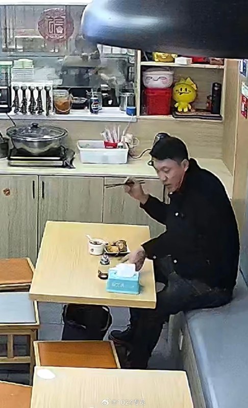 宁波海曙区，经常吃霸王餐的惯犯，当地餐饮行业苦不堪言！拿这种人就没什么好办法吗？？感谢家人们投稿！宁波海曙区，经常吃霸王餐的惯犯，当地餐饮行业苦不堪言！拿这种人就没什么好办法吗？？感谢家人们投稿！