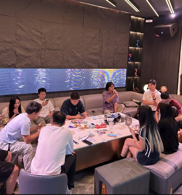 KTV正经历全面倒闭潮：曾经一房难求，如今为何集体消失？KTV数量从12万家锐减至不足5万家，关店率超60%