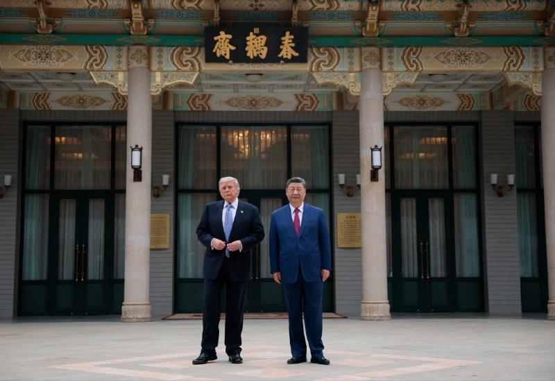 习近平和特朗普在中南海春耦斋前的合影感谢家人们投稿！习近平和特朗普在中南海春耦斋前的合影感谢家人们投稿！