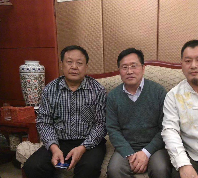 #孙大午 河北大午集团创办人，维权公民2003年孙大午参加国务院组织的农业费改税会议时坚决要求国家取消针对九亿农民的一切税与费并在北京大学的研讨会上再次提出