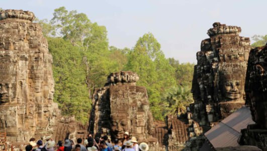 柬埔寨向中国游客招手：6月试点免签，力争客源新高峰旅游部长何哈于21日表示，柬埔寨政府预计，随着对中国公民试点实施免签政策，2026年来自中国的游客人数将显著增长