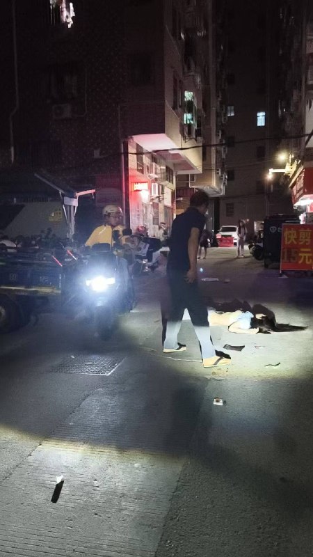 女生跳楼感谢家人们投稿！女生跳楼感谢家人们投稿！