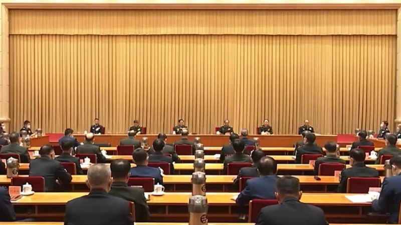 主席台上人越来越少