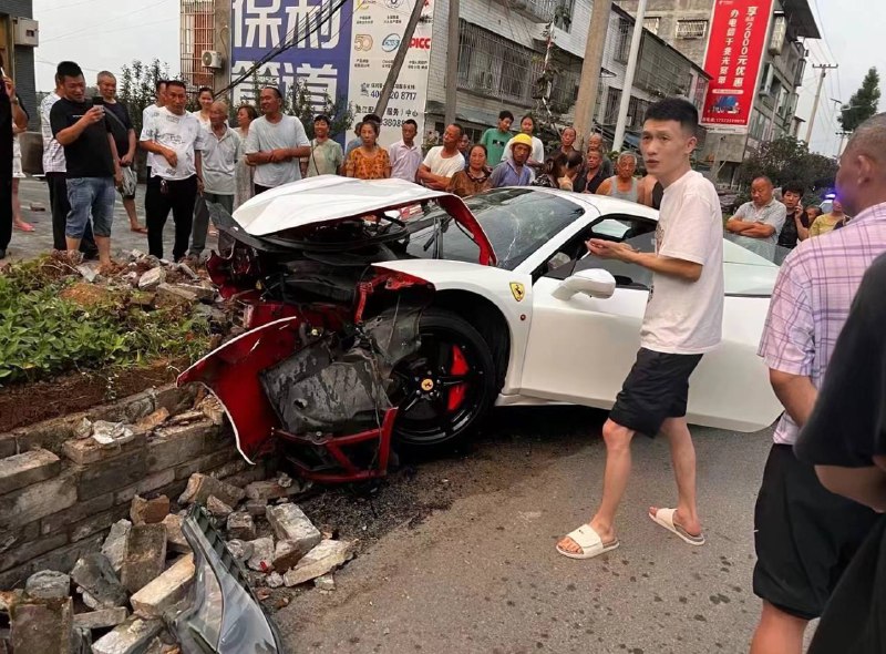 7.29重庆垫江 #法拉利 #车祸by 匿名投稿7.29重庆垫江 #法拉利 #车祸by 匿名投稿