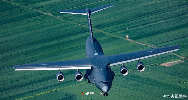 Y-20B 首次空对空😐😐😐感谢家人们投稿！Y-20B 首次空对空😐😐😐感谢家人们投稿！