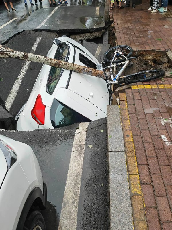 哈尔滨，2024年的涨水比2023年早来3天，去年是8月3 #暴雨by 匿名投稿哈尔滨，2024年的涨水比2023年早来3天，去年是8月3 #暴雨by 匿名投稿