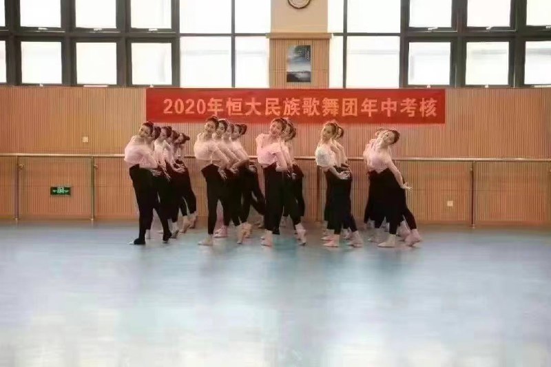 #恒大 集团负债总额2.58万亿，歌舞团还在吗？by 匿名投稿