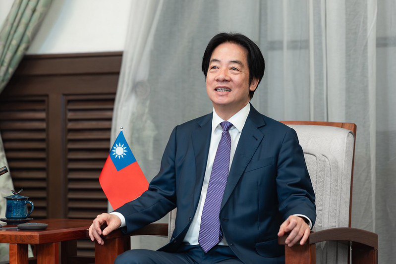 逼习主席轰炸 #台湾 ？“省长” #赖清德 给 #习近平 指明方向！赖清德 接受纽约时报专栏采访，称中国目前的经济的确非常不好，习近平主席应该要考虑的，不是如何扩张领土，而是要思考如何把中国人民照顾得更好