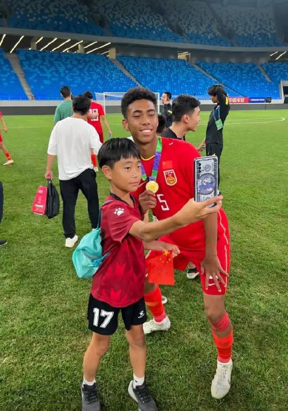 直播吧9月10日讯 U15男足东亚杯决赛，U15中国点球大战击败日本U15夺冠