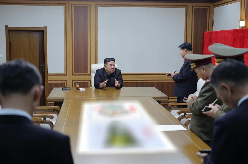 #金正恩 视察新投产的核物质厂 强调增强核武力6 月 3 日，金正恩说，经过五年的核武力强化历程后，武器级核物质生产能力已经超越了以前的二倍水平