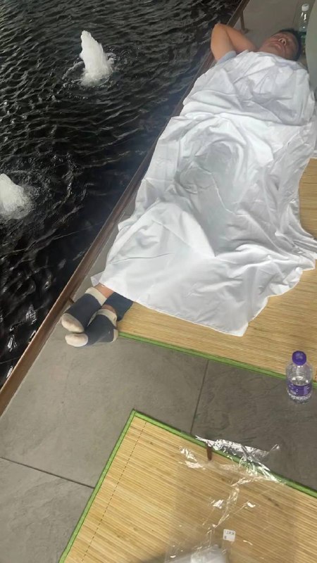 8.15广州芳村，万科金域曦府开发商拖欠农民工工资 #讨薪by 匿名投稿8.15广州芳村，万科金域曦府开发商拖欠农民工工资 #讨薪by 匿名投稿