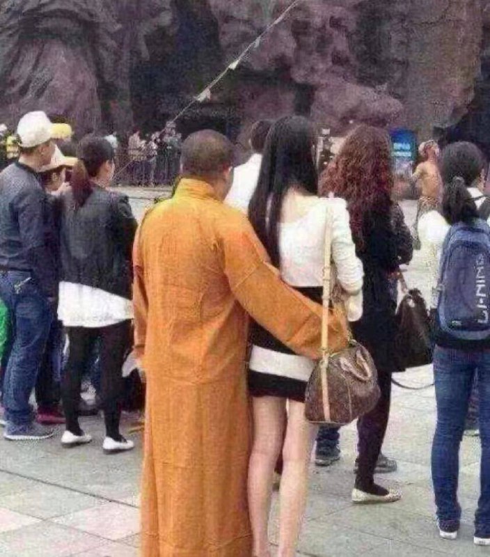 让我们红尘作伴活的潇潇洒洒#和尚 #花和尚 骚的一逼！让我们红尘作伴活的潇潇洒洒#和尚 #花和尚 骚的一逼！