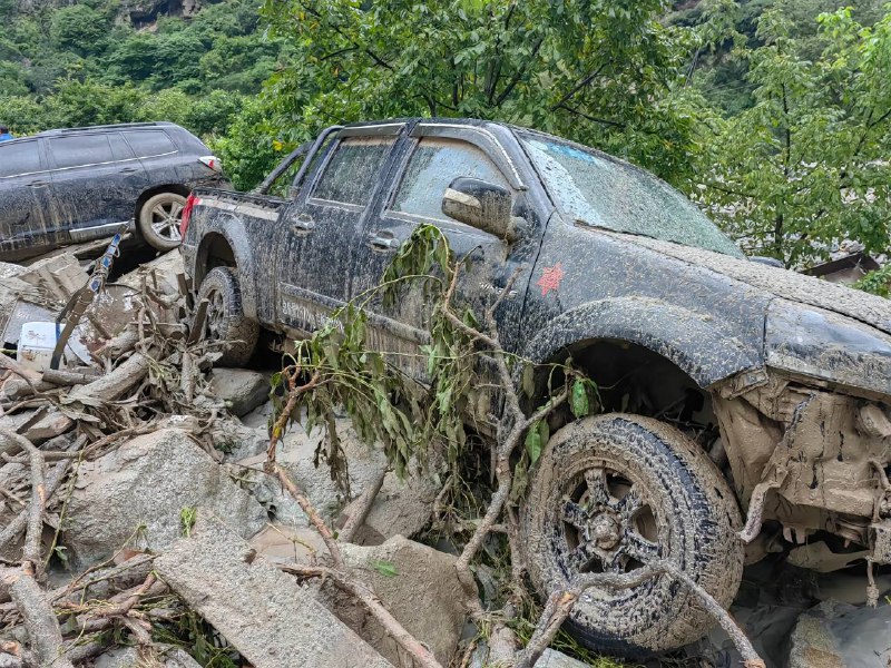8月3日凌晨，康定市姑咱镇日地村发生山洪泥石流灾害