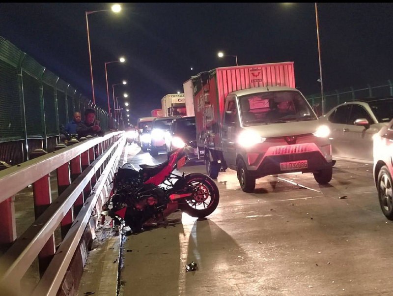 #车祸 #骑逝 #摩托车  外海大桥又抬走一位 拒绝飙车 危险驾驶 生命只有一条！#车祸 #骑逝 #摩托车  外海大桥又抬走一位 拒绝飙车 危险驾驶 生命只有一条！