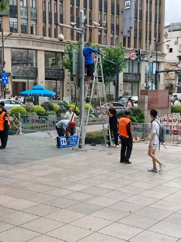 朝圣地址: 南京路泡泡玛旗舰店特对面￼感谢家人们投稿！朝圣地址: 南京路泡泡玛旗舰店特对面￼感谢家人们投稿！