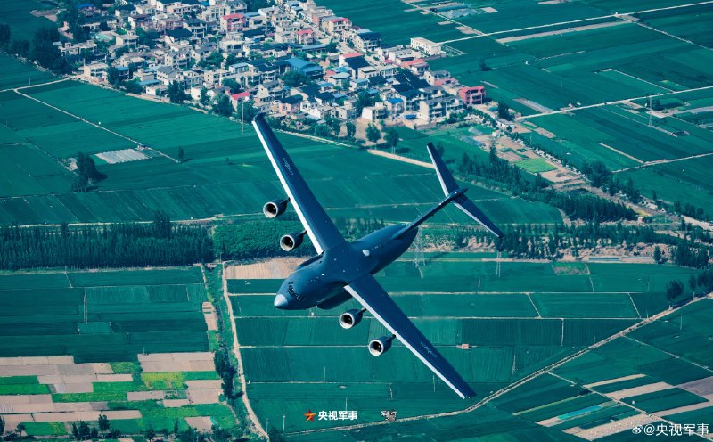 Y-20B 首次空对空😐😐😐感谢家人们投稿！Y-20B 首次空对空😐😐😐感谢家人们投稿！
