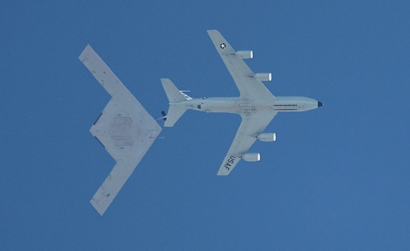 有人拍到 B-21 在加利福尼亚上空进行空中加油试验的画面感谢家人们投稿！有人拍到 B-21 在加利福尼亚上空进行空中加油试验的画面感谢家人们投稿！