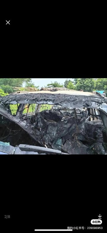 7.25凌晨成都高速收费站，宝马撞击瞬间燃烧，轮子都撞掉了一个，车子腾空盘旋两圈，当时车子不知道开的多快，宝马ix3瞬间燃烧🔥无生还机会，司机死亡 #新能源 #车祸 #自燃 #宝马IX3家属：7月25日00:57分在成都高速收费站出口，发生宝马IX3汽车燃烧，导致人员身亡