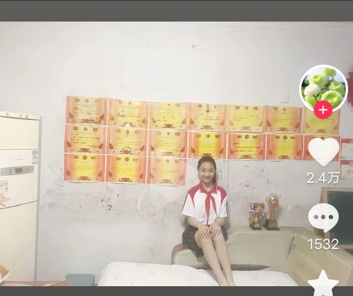 山东省泰安市第一中学高中2025级的一名学生在校遭受严重欺负，自杀身亡，家属至今维权无门，凶手一直逍遥法外！感谢家人们投稿！山东省泰安市第一中学高中2025级的一名学生在校遭受严重欺负，自杀身亡，家属至今维权无门，凶手一直逍遥法外！感谢家人们投稿！