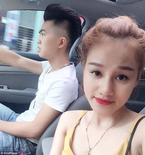 越南人妻捉奸用朝天椒塞小三下体，本人火辣照片曝光！#捉奸#辣椒 #塞逼越南人妻捉奸用朝天椒塞小三下体，本人火辣照片曝光！#捉奸#辣椒 #塞逼