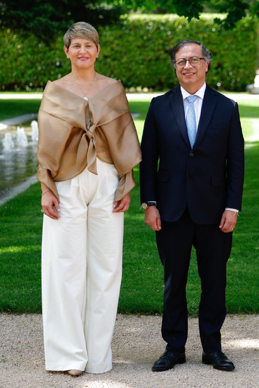 哥伦比亚总统涉性丑闻在网上再度发酵，此前他曾向美国放狠话哥伦比亚总统古斯塔沃·佩特罗被指于2024年在婚内与跨性别女性出轨