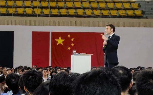 #马克龙 在中山大学演讲，小马啥时候入党啊？by 匿名投稿#马克龙 在中山大学演讲，小马啥时候入党啊？by 匿名投稿