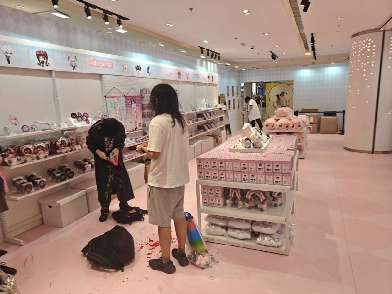 上海快闪店捅人感谢家人们投稿！上海快闪店捅人感谢家人们投稿！