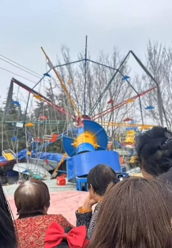 河南 镇平通报:游乐设施发生倾倒，造成1人死亡