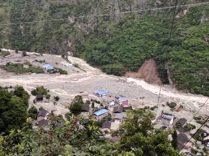 8月3日凌晨，康定市姑咱镇日地村发生山洪泥石流灾害