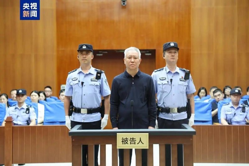判若两人😲感谢家人们投稿！判若两人😲感谢家人们投稿！