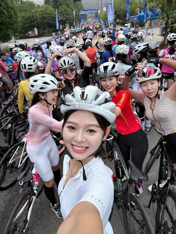 骑行圈是去年玩飞盘的吧 #骚鸡by 匿名投稿骑行圈是去年玩飞盘的吧 #骚鸡by 匿名投稿