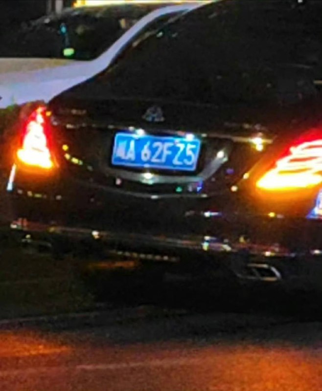 迈巴赫成都来福士连续碾压多人成都，人渣！畜生！3月31日晚，成都，一辆迈巴赫朝着人行横冲撞，连续碾压多人！据现场群众反馈，司机看着状态很不正常，很可能是酒驾或服用药物！必须严惩！不过新闻已经被压下来了  #车祸 #撞人by 匿名投稿迈巴赫成都来福士连续碾压多人成都，人渣！畜生！3月31日晚，成都，一辆迈巴赫朝着人行横冲撞，连续碾压多人！据现场群众反馈，司机看着状态很不正常，很可能是酒驾或服用药物！必须严惩！不过新闻已经被压下来了  #车祸 #撞人by 匿名投稿