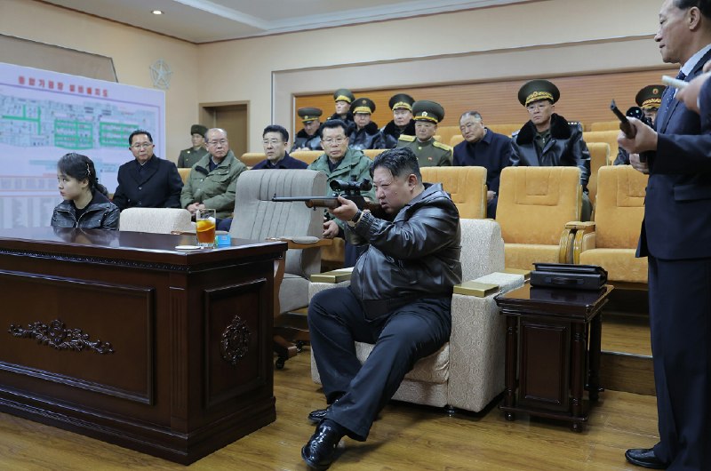 朝鲜劳动党总书记、朝鲜民主主义人民共和国国务委员长金正恩同志 3 月 11 日视察第二经济委员会所属重要军工厂，了解了军火生产情况