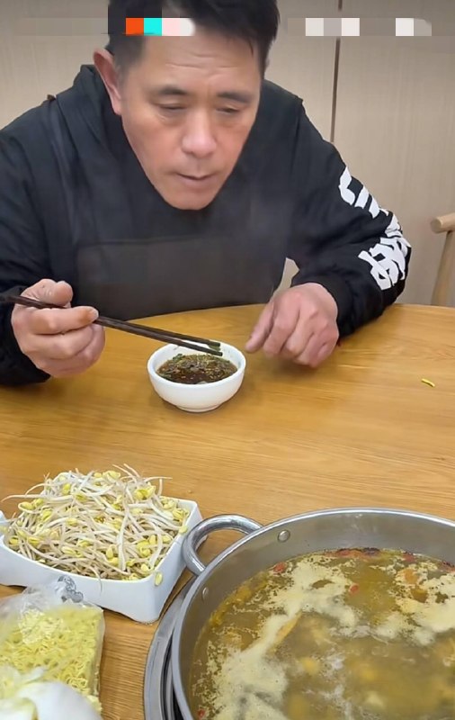 饭店老板因提醒客人不要抽烟被殴打致死江苏南通，网红店帅氏药膳鸡老板帅云峰（退伍军人）于6月9日去世，年仅55岁