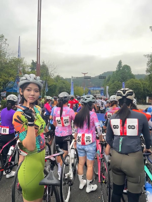 骑行圈是去年玩飞盘的吧 #骚鸡by 匿名投稿骑行圈是去年玩飞盘的吧 #骚鸡by 匿名投稿