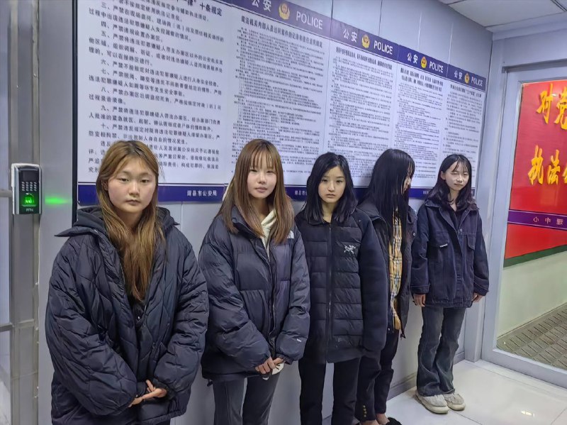 补充 孝义 #霸凌 5个恶魔，11人围殴一名女生并且拍视频羞辱，行径无不令人愤怒，视频中的年轻男女是施暴者，3人刑拘，7人不予执行，1人不予处罚by 匿名投稿补充 孝义 #霸凌 5个恶魔，11人围殴一名女生并且拍视频羞辱，行径无不令人愤怒，视频中的年轻男女是施暴者，3人刑拘，7人不予执行，1人不予处罚by 匿名投稿
