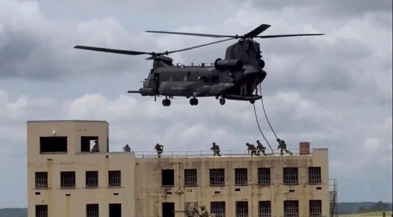 几个月前，川普亲自观摩美军活抓马杜罗的模拟训练#川普 #马杜罗感谢家人们投稿！几个月前，川普亲自观摩美军活抓马杜罗的模拟训练#川普 #马杜罗感谢家人们投稿！