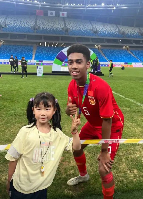 直播吧9月10日讯 U15男足东亚杯决赛，U15中国点球大战击败日本U15夺冠