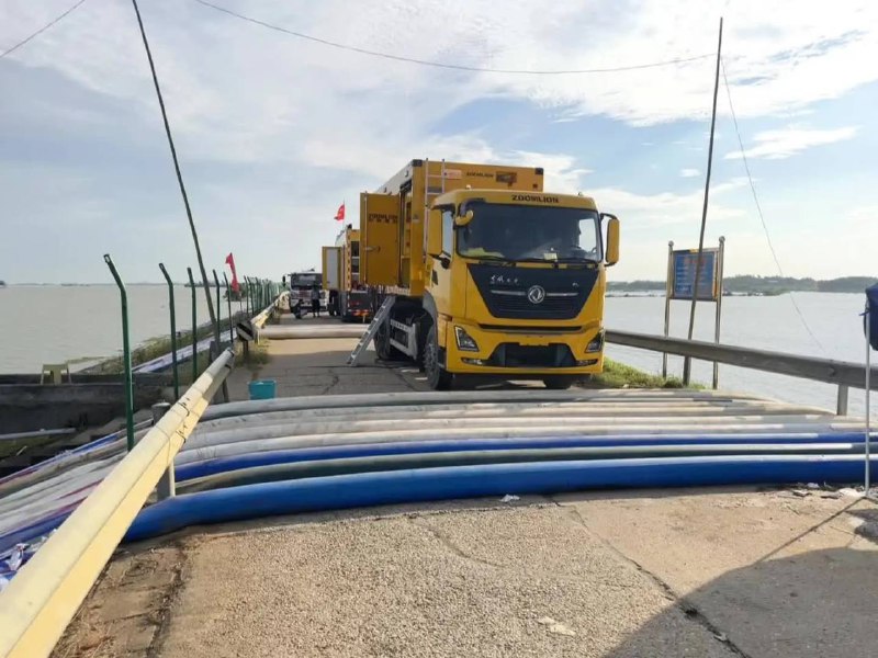 7月9日 #华容团洲 另一侧抽水，抢险款用不完，根本花不完！领导为了钱这些人敢想敢做！先放水再抽，这经济不就盘活了吗by 匿名投稿7月9日 #华容团洲 另一侧抽水，抢险款用不完，根本花不完！领导为了钱这些人敢想敢做！先放水再抽，这经济不就盘活了吗by 匿名投稿