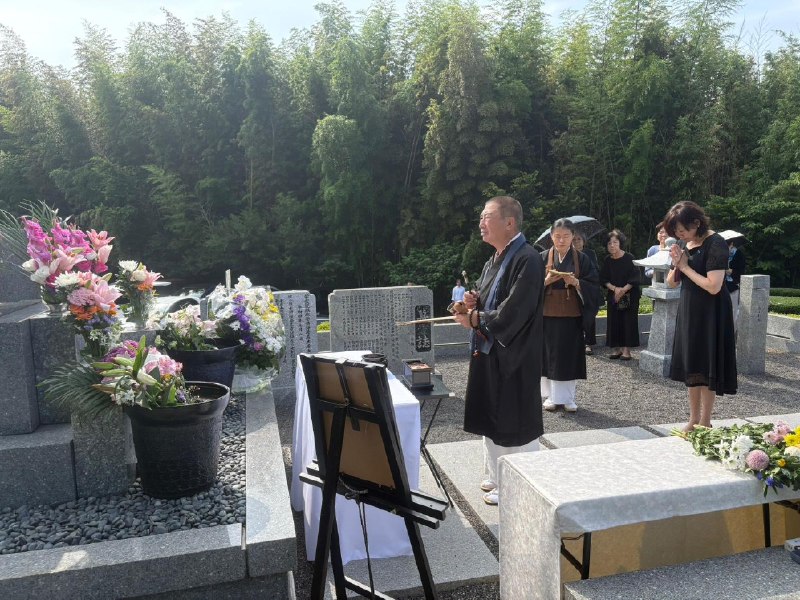 安倍遭枪击身亡四周年 各地民众纷纷悼念日本前首相安倍晋三在奈良市发表参院选举助选演说时遭枪击身亡事件到8日已过去四年