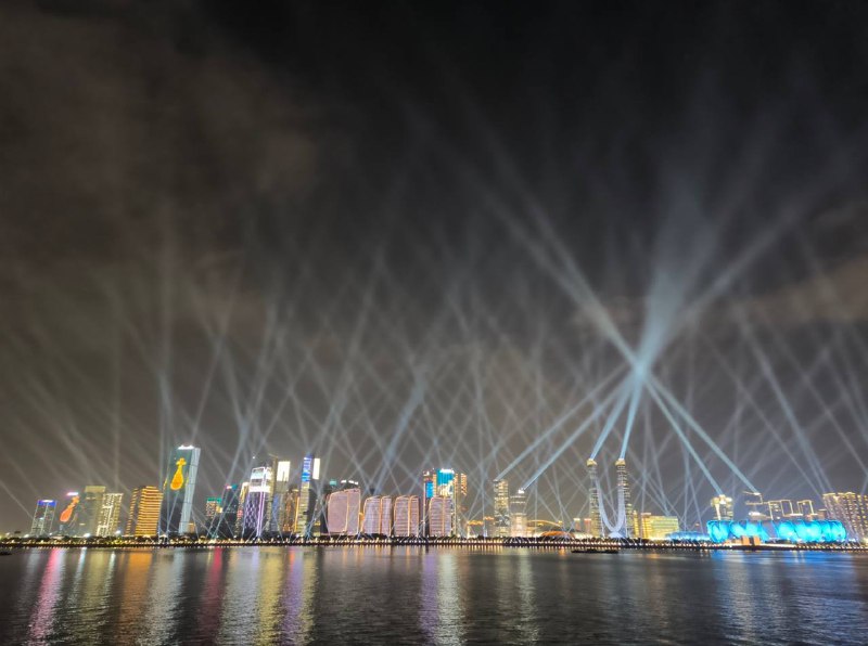 目前的杭州像极了开屏的孔雀🦚 #亚运会by 匿名投稿目前的杭州像极了开屏的孔雀🦚 #亚运会by 匿名投稿