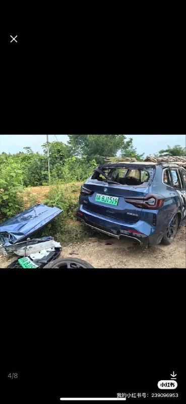 7.25凌晨成都高速收费站，宝马撞击瞬间燃烧，轮子都撞掉了一个，车子腾空盘旋两圈，当时车子不知道开的多快，宝马ix3瞬间燃烧🔥无生还机会，司机死亡 #新能源 #车祸 #自燃 #宝马IX3家属：7月25日00:57分在成都高速收费站出口，发生宝马IX3汽车燃烧，导致人员身亡