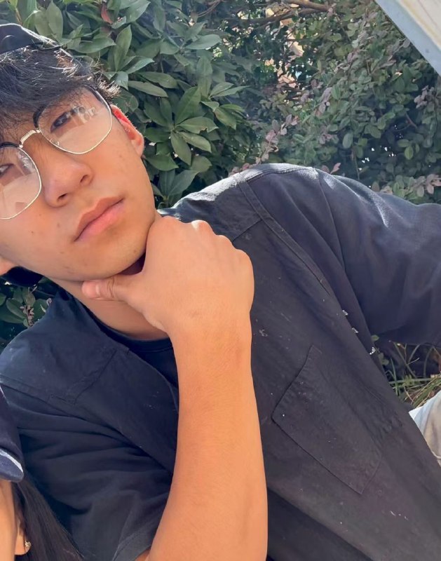 二喜甜品店33岁老板娘出轨17岁男员工，聊天记录中称赞对方“你像个永动机”，女主  二喜，93年的，已婚有娃后 #出轨 店内 17岁男 店员，据其老公抖音描述，除常年不顾家归家外，还因烦其女儿吵闹删了女儿俩巴掌且扬言要杀了自己女儿，出轨被发现后，没有妥善解决好现存的婚姻关系，还很嚣张的在抖音号上公开跟出轨对象的恋爱日常，并称17岁对象为永动机，种种事件致其老公忍无可忍，发视频揭露，后视频爆了甚至登上部分媒体，于是部分群众就聚集到其店门口 #吃瓜 #绿帽 #故事会感谢来自某频道的投稿！二喜甜品店33岁老板娘出轨17岁男员工，聊天记录中称赞对方“你像个永动机”，女主  二喜，93年的，已婚有娃后 #出轨 店内 17岁男 店员，据其老公抖音描述，除常年不顾家归家外，还因烦其女儿吵闹删了女儿俩巴掌且扬言要杀了自己女儿，出轨被发现后，没有妥善解决好现存的婚姻关系，还很嚣张的在抖音号上公开跟出轨对象的恋爱日常，并称17岁对象为永动机，种种事件致其老公忍无可忍，发视频揭露，后视频爆了甚至登上部分媒体，于是部分群众就聚集到其店门口 #吃瓜 #绿帽 #故事会感谢来自某频道的投稿！