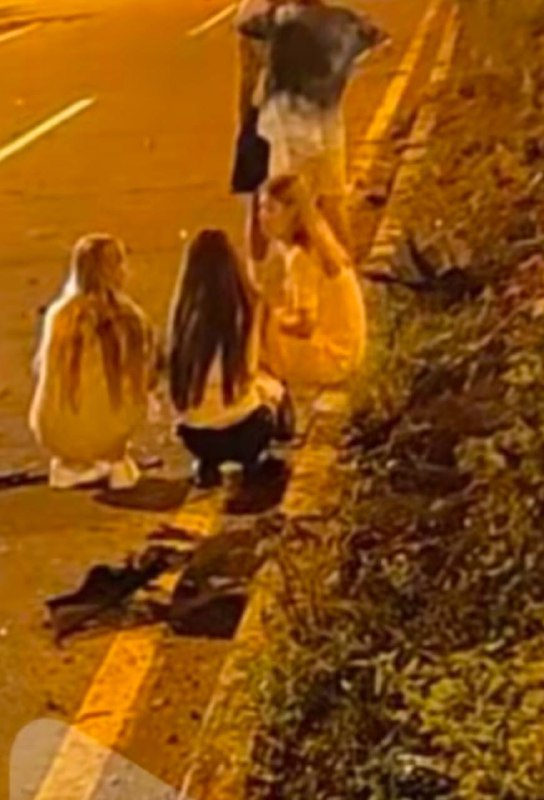 7.28三亚，3个小仙女租 #法拉利sf90 发生车祸，轮子都撞飞，三亚唯一一台法拉利sf90报废，租车老板笑了 #车祸by 匿名投稿7.28三亚，3个小仙女租 #法拉利sf90 发生车祸，轮子都撞飞，三亚唯一一台法拉利sf90报废，租车老板笑了 #车祸by 匿名投稿