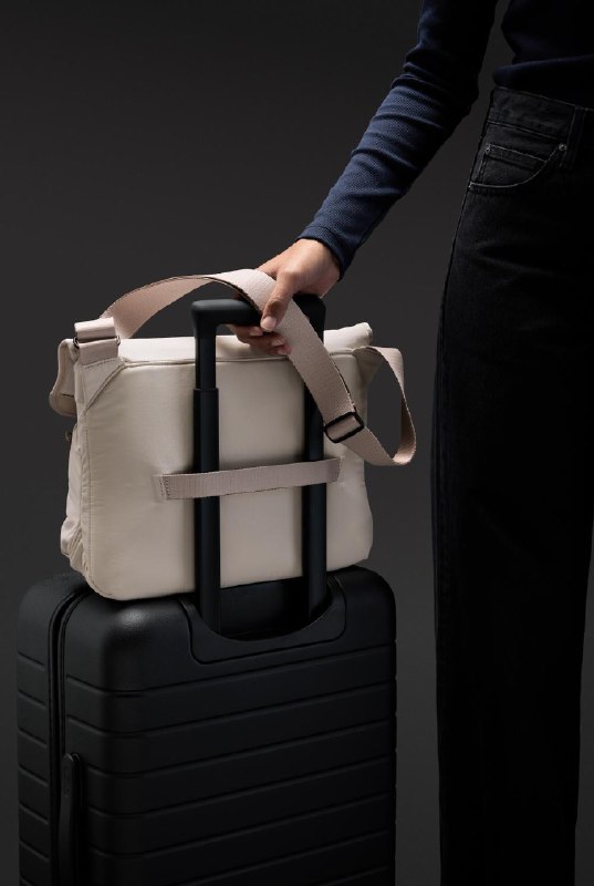 苹果上架 Bellroy Cinch 邮差包 售价 849 元• 内置加垫拉链口袋可收纳 MacBook