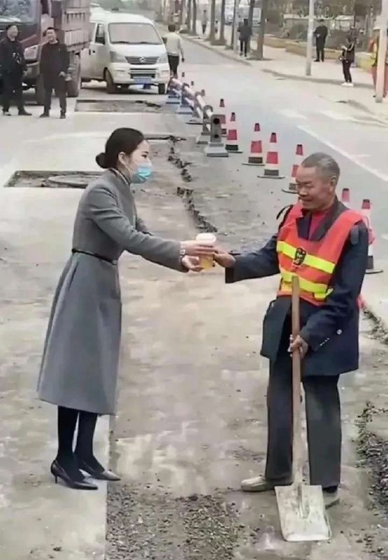 被第一个图片感动到了，被第二张图片恶心到了！感谢家人们投稿！被第一个图片感动到了，被第二张图片恶心到了！感谢家人们投稿！