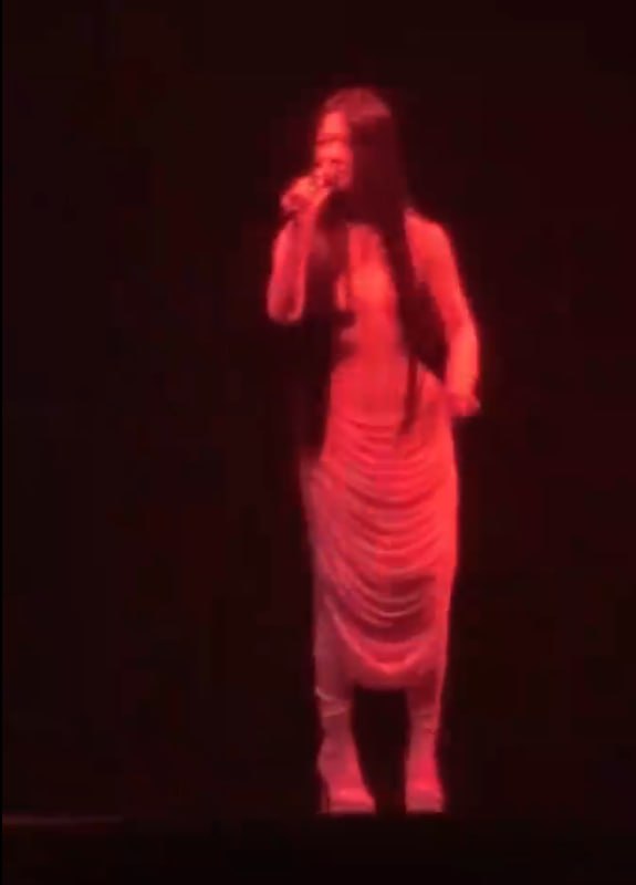 #李荣浩硬刚 #单依纯道歉 #版权意识 #内娱活人 #格局这词被用滥了李荣浩这波操作堪称“教科书级预判”🎯——当单依纯的道歉小作文还在编辑时，人家的硬刚长文早已备好，连托词都提前拆解干净！这场面像极了高手过招，你以为在第三层，殊不知对方早已在大气层