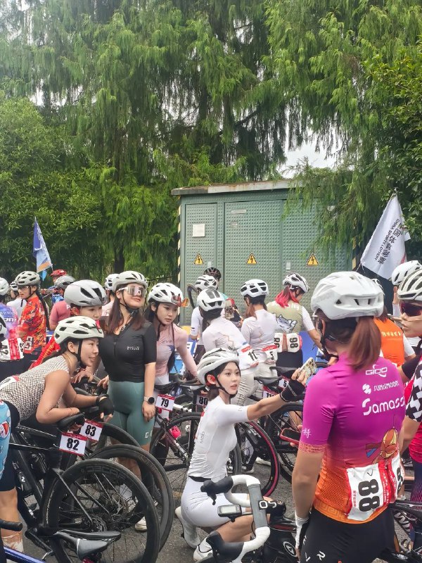 骑行圈是去年玩飞盘的吧 #骚鸡by 匿名投稿骑行圈是去年玩飞盘的吧 #骚鸡by 匿名投稿