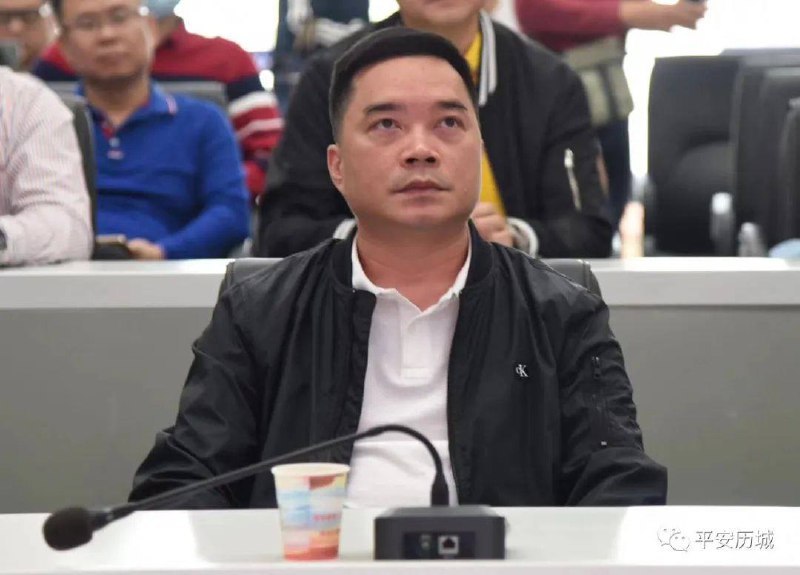 #惡人榜 18號姓名: #盧能業職務：廣東順德容桂派出所容里民警中隊隊長曾獲榮譽：先后立个人二等功1次、三等功3次、全市优秀人民警察1次、个人嘉奖3次，被评为2012年度“顺德好人”、2017年第一季度“最美佛山人”、2017年度“佛山好人”以及2018年首届“廉洁佛山年度人物”