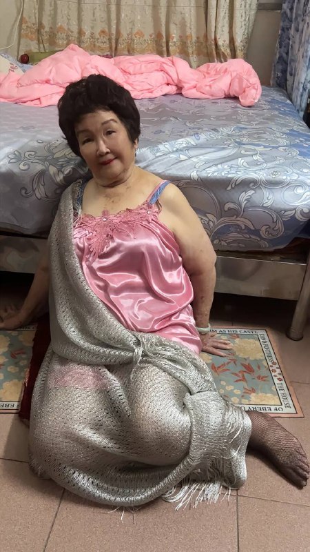 #恋老🌿 风骚老奶风韵犹存 #黑丝by 匿名投稿#恋老🌿 风骚老奶风韵犹存 #黑丝by 匿名投稿